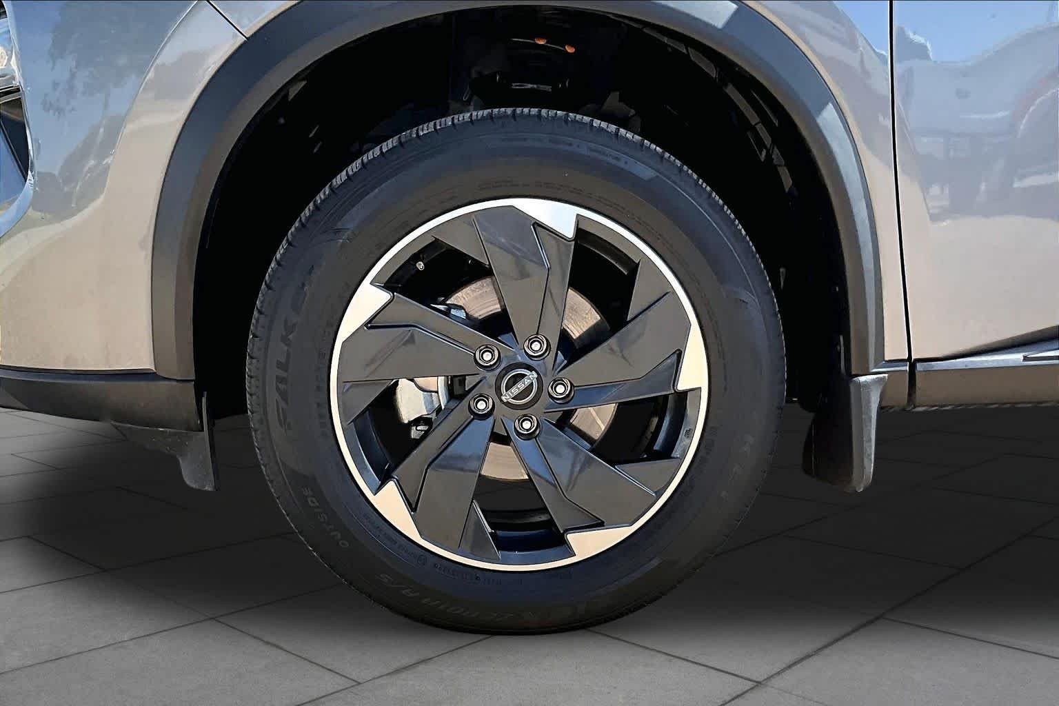 Used 2024 Gun Metallic Nissan SV image 10