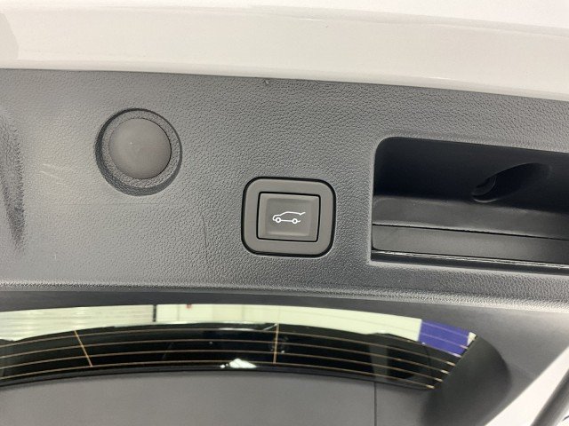 New 2027 Summit White Chevrolet LT image 9