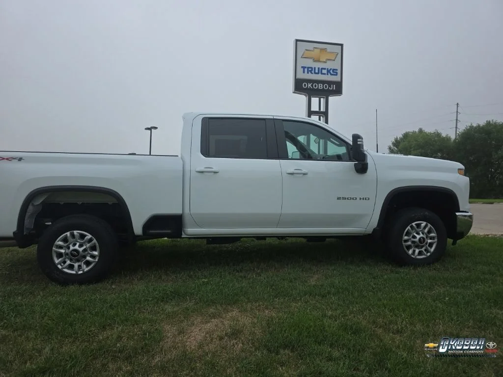 New 2026 Summit White Chevrolet LT image 3