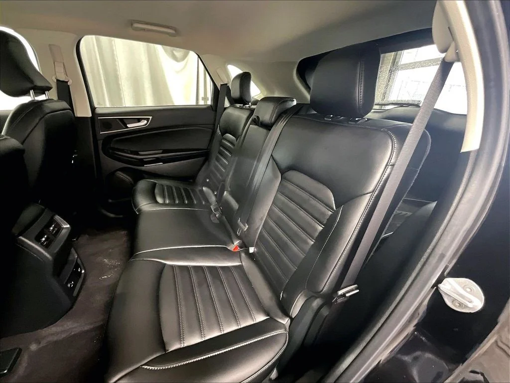 Used 2022 Black Ford SEL image 15