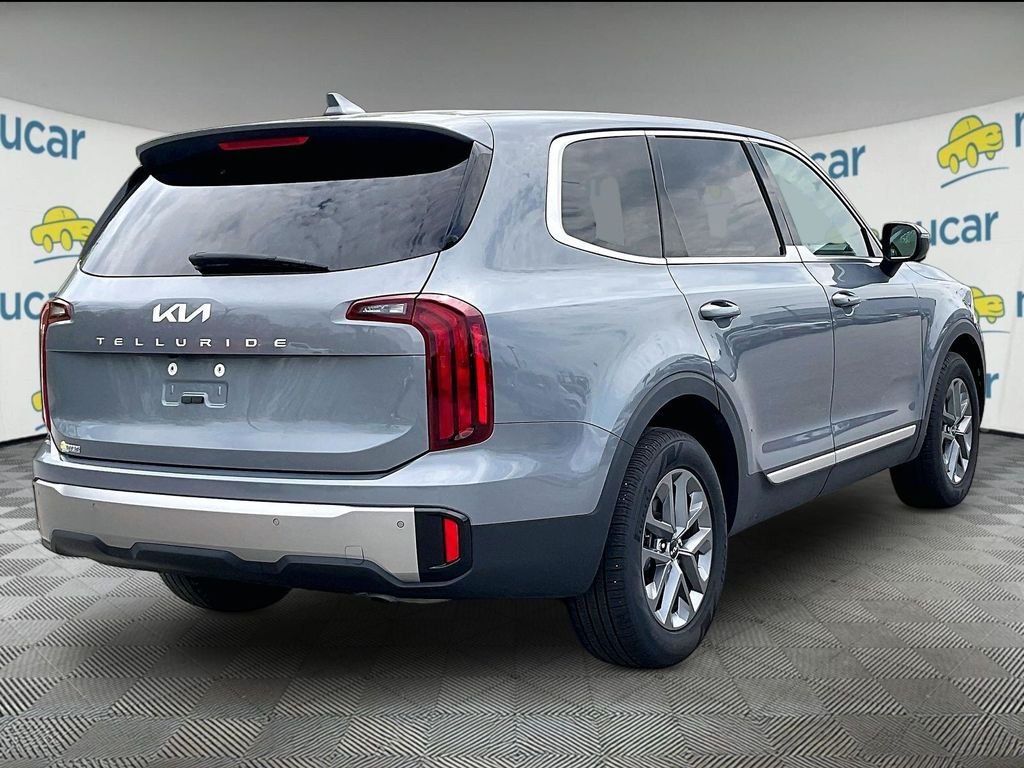 Used 2025 Everlasting Silver Kia LX image 6