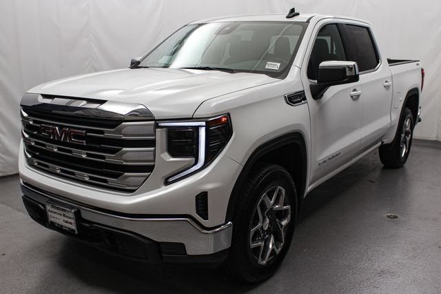 New 2026 Summit White GMC SLE image 5
