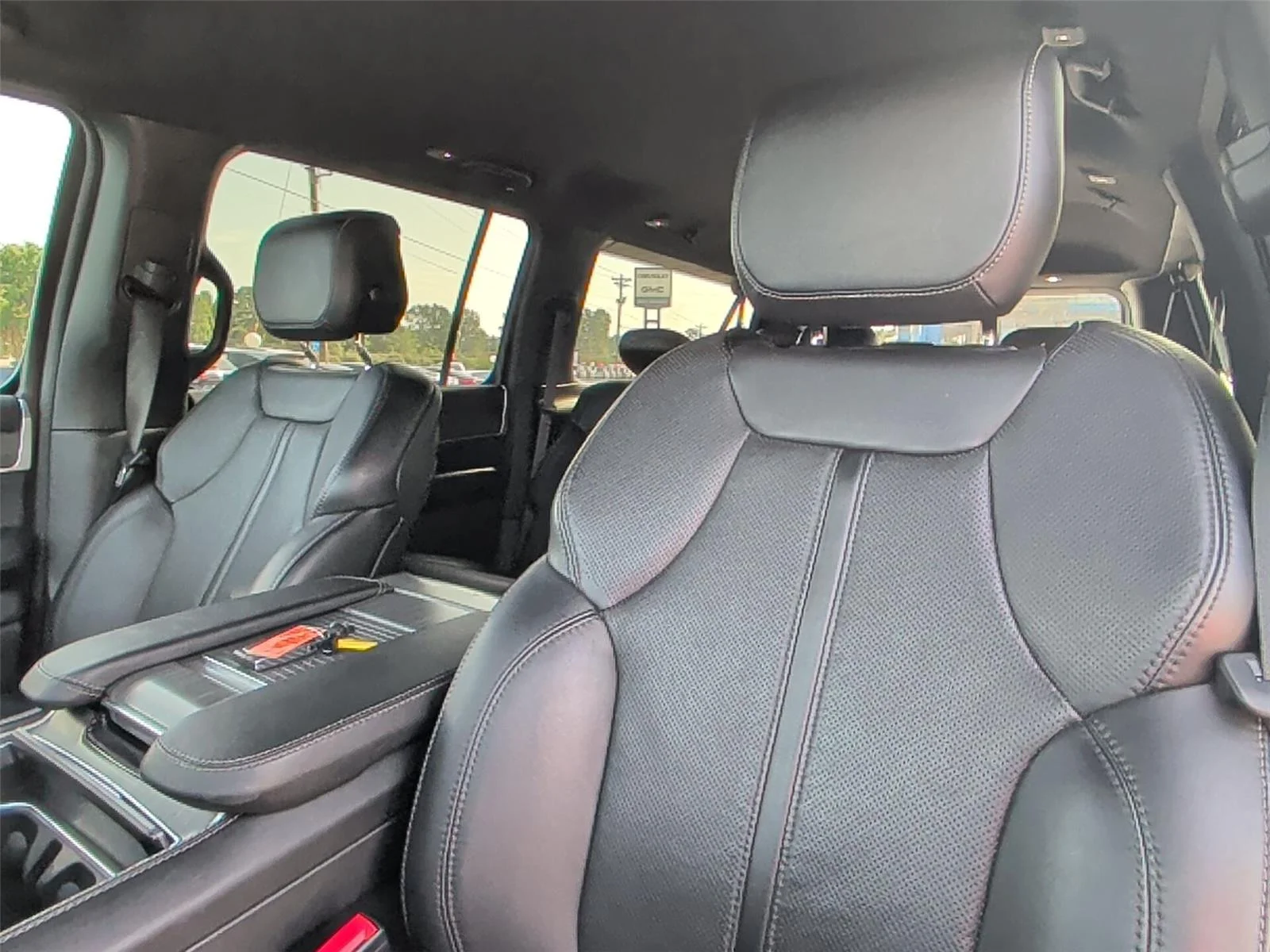 Used 2024 Diamond Black Crystal Pearlcoat Jeep Series III image 12
