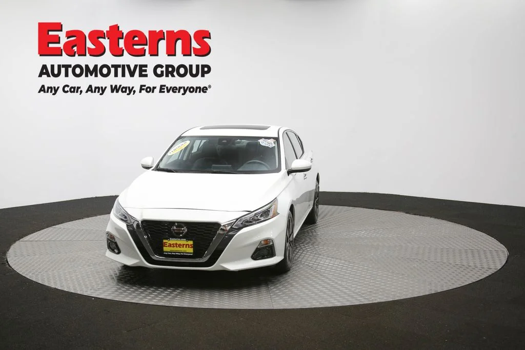 Used 2022 White Nissan 2.5 SL image 53