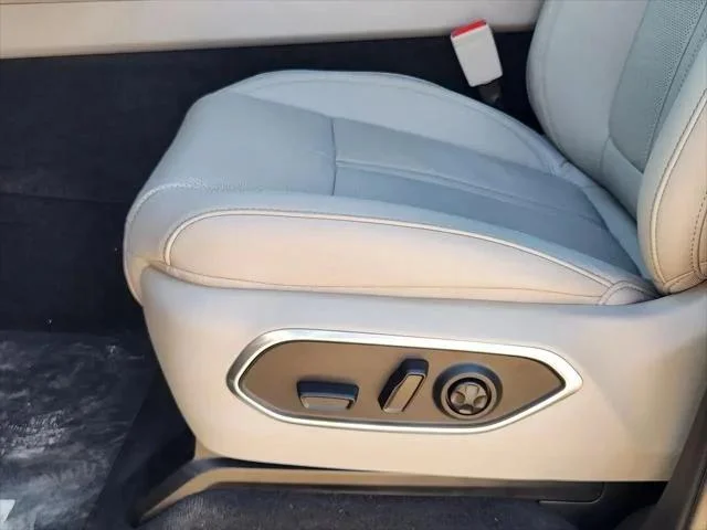 New 2026 Fathom Blue Pearl-Coat Exterior Paint (Late Availability) Jeep Grand Wagoneer image 16