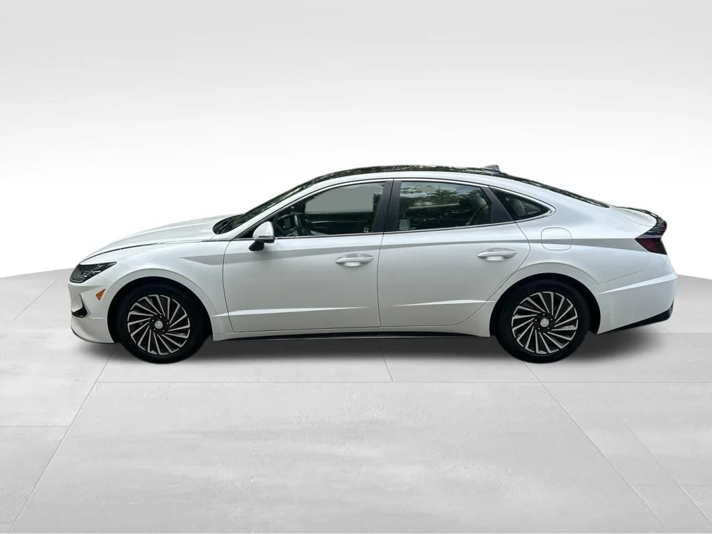 Used 2021 White Hyundai Limited image 2