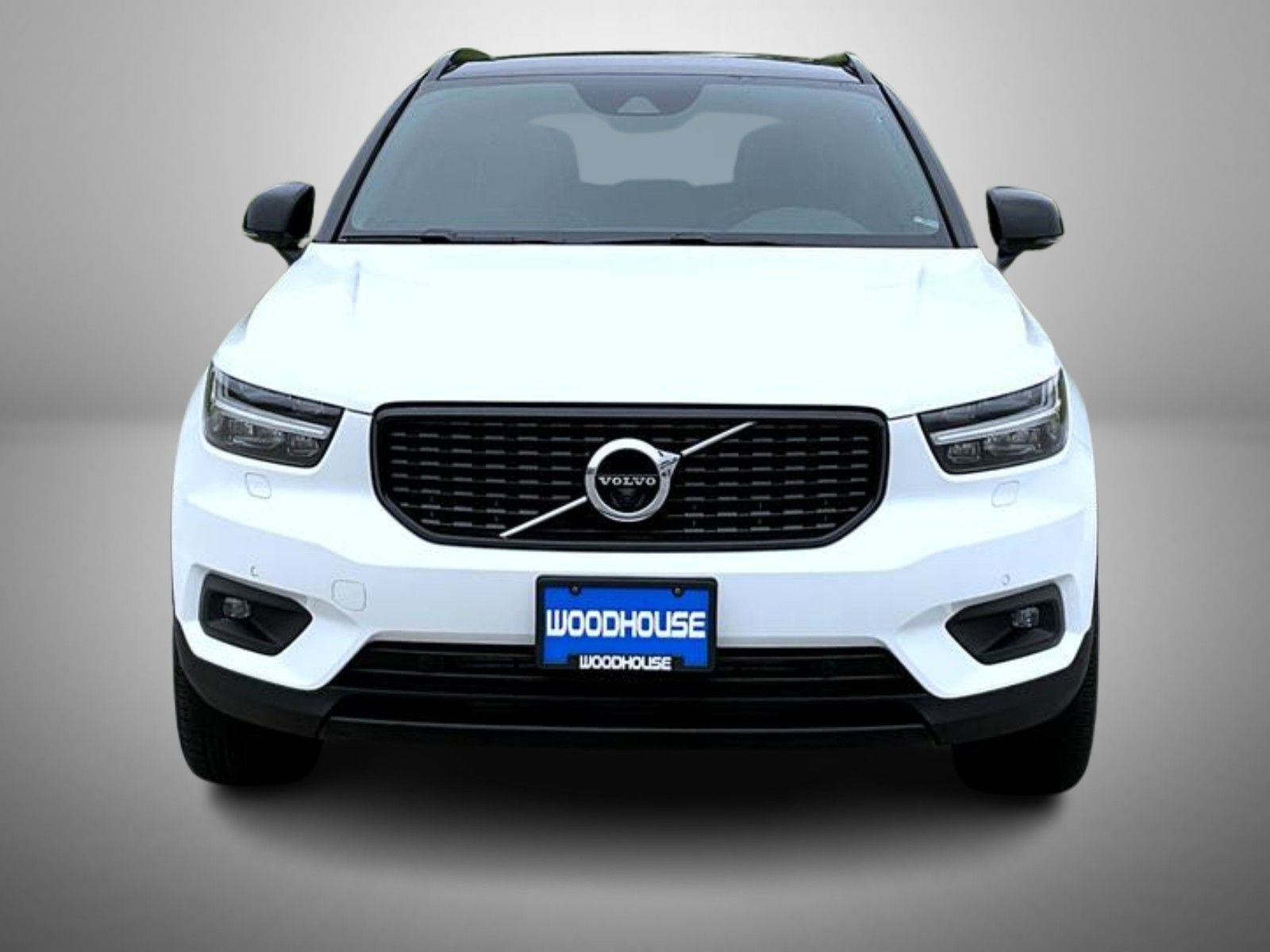 Used 2020 White Volvo R-Design image 2