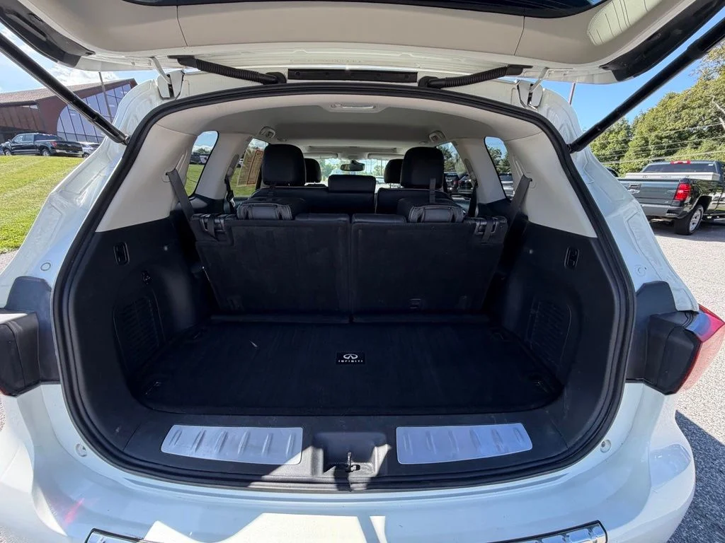Used 2019 White INFINITI LUXE image 49