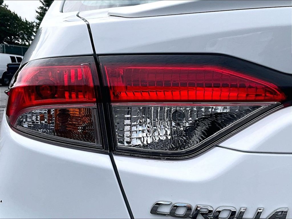 Used 2020 White Toyota SE image 34