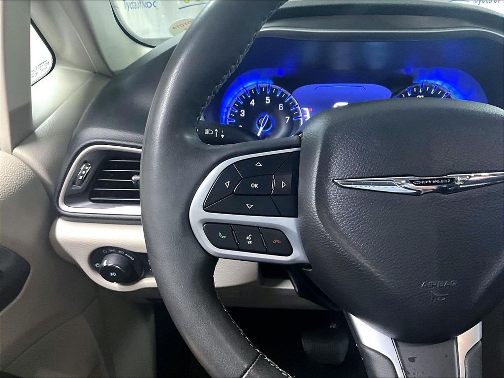 Used 2023 Silver Chrysler Touring L image 22