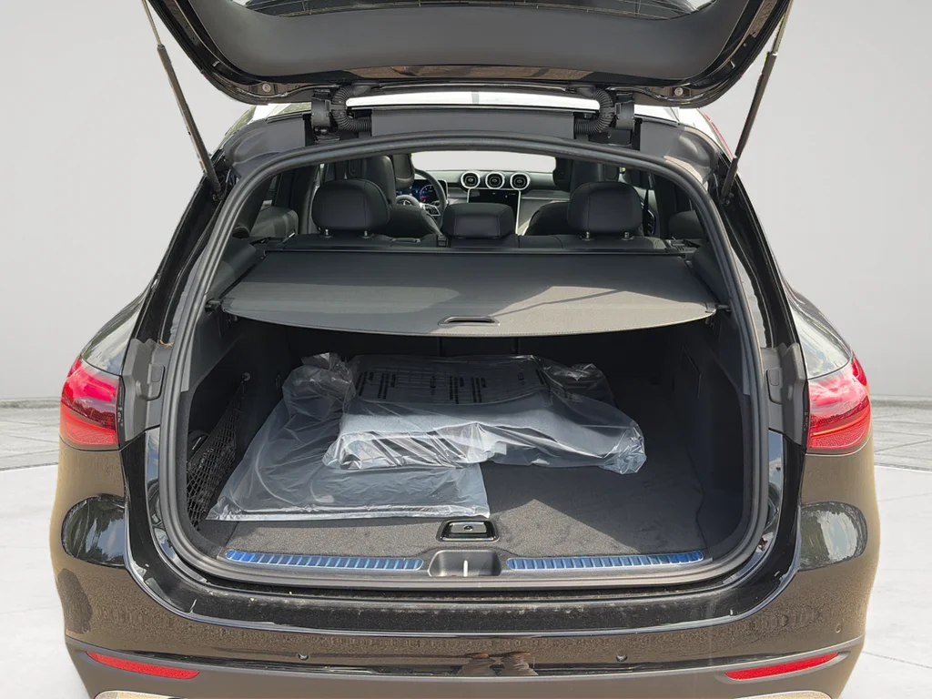 New 2026 Black Mercedes-Benz GLC 300 image 21