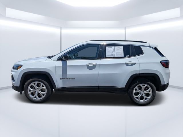 Used 2024 White Jeep Latitude image 5