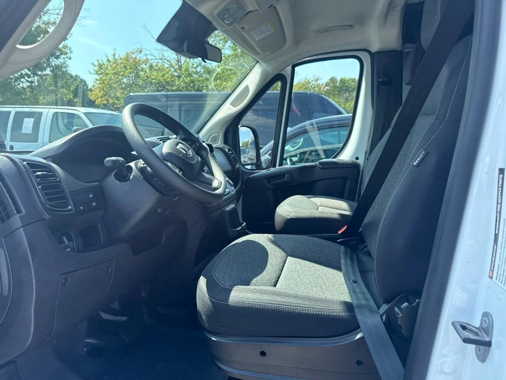 Used 2025 White Ram Base image 3