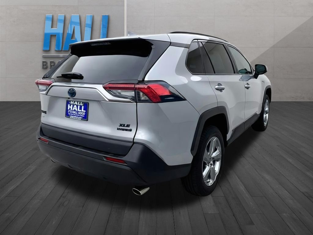 Used 2021 Silver Toyota XLE Premium image 5