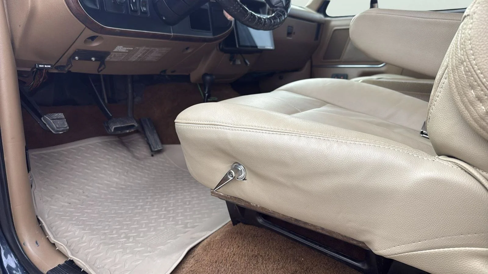 Used 1988  Ford XLT image 52