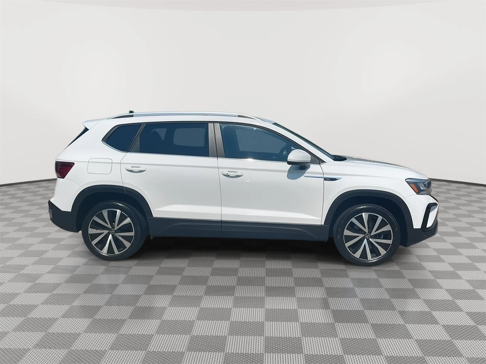 Used 2022 Pure White Volkswagen SE image 4