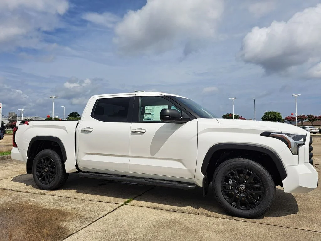 New 2026 White Toyota SR5 image 3