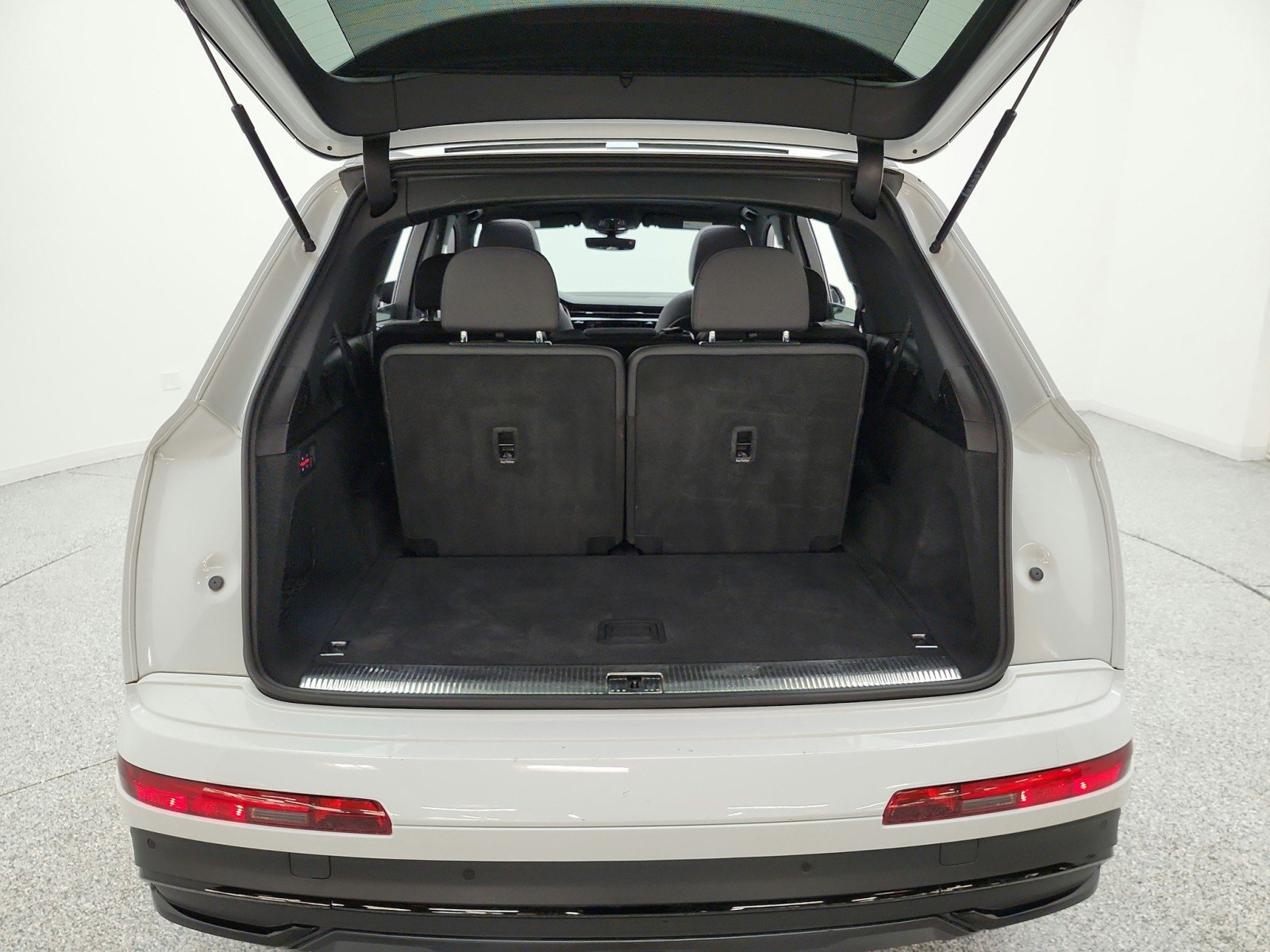 Used 2023 Glacier White Metallic Audi Premium Plus 45 TFSI quattro image 18