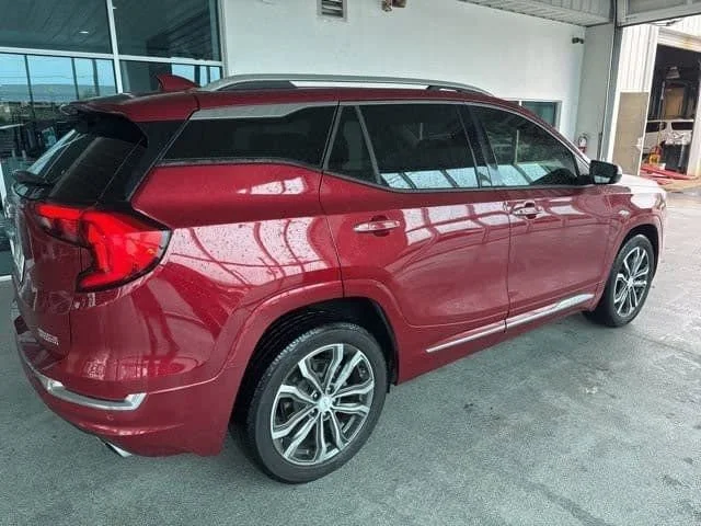 Used 2019 RED QUARTZ TINTCOAT GMC Denali image 6