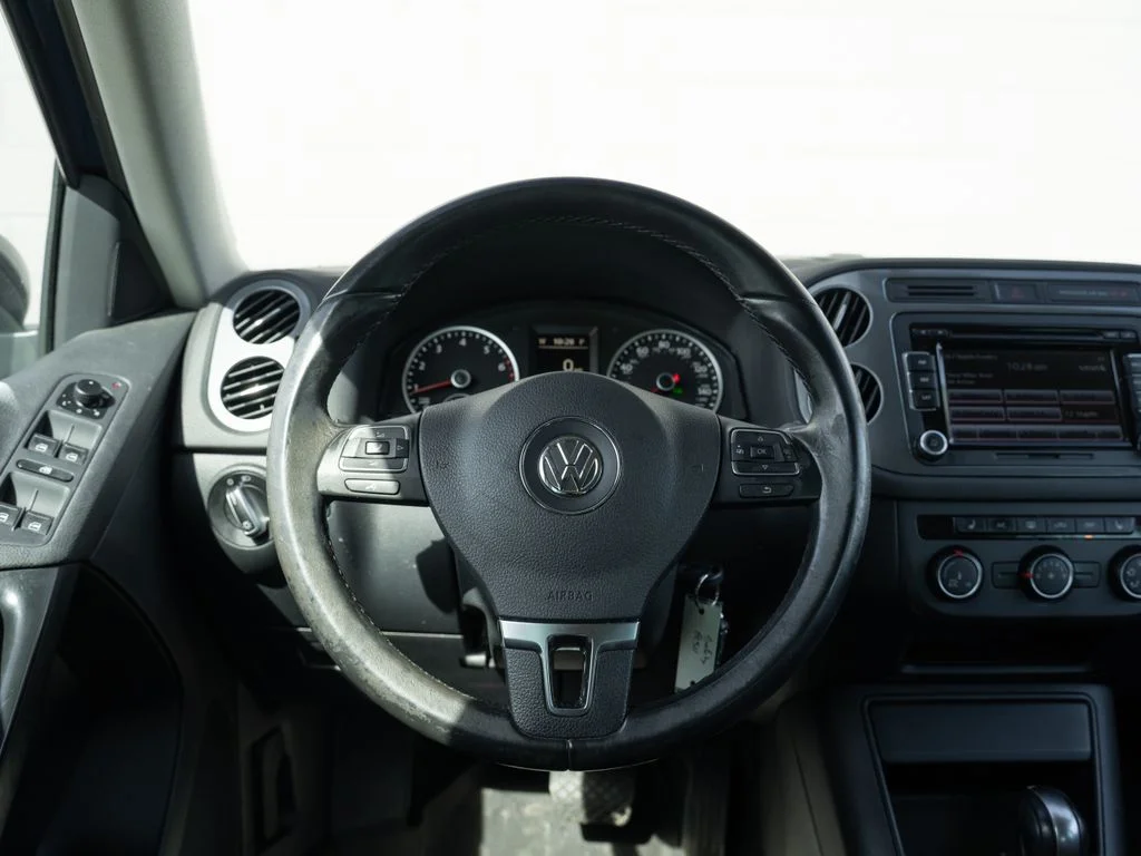 Used 2015 Blue Volkswagen SE image 23