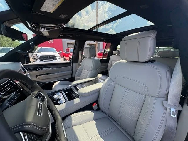 New 2026 Silver Zynith Jeep Summit Obsidian image 23