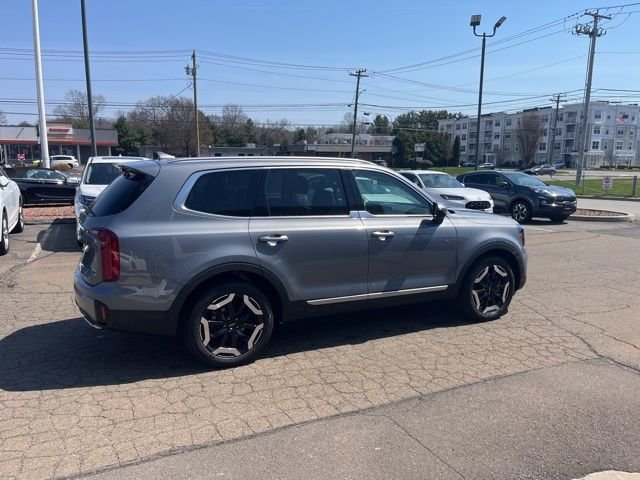 Used 2025 Silver Kia S image 19