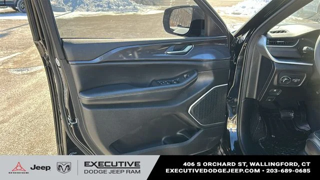 Used 2023 Black Jeep Altitude X image 8