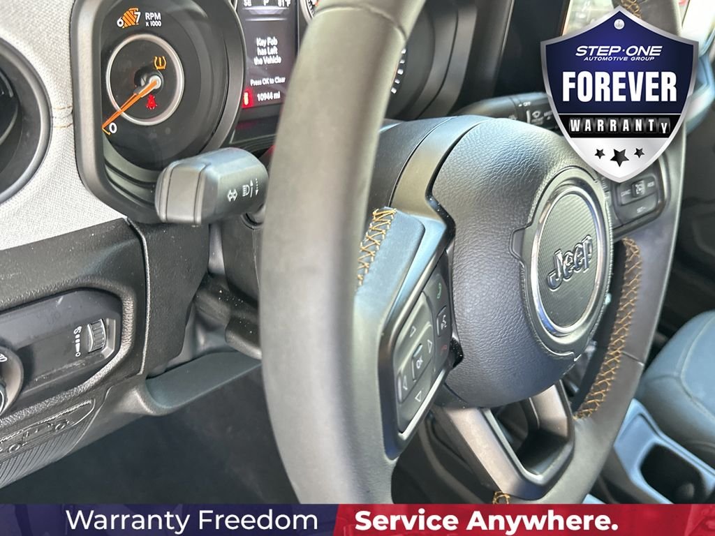 Used 2025 White Jeep Sport S image 19