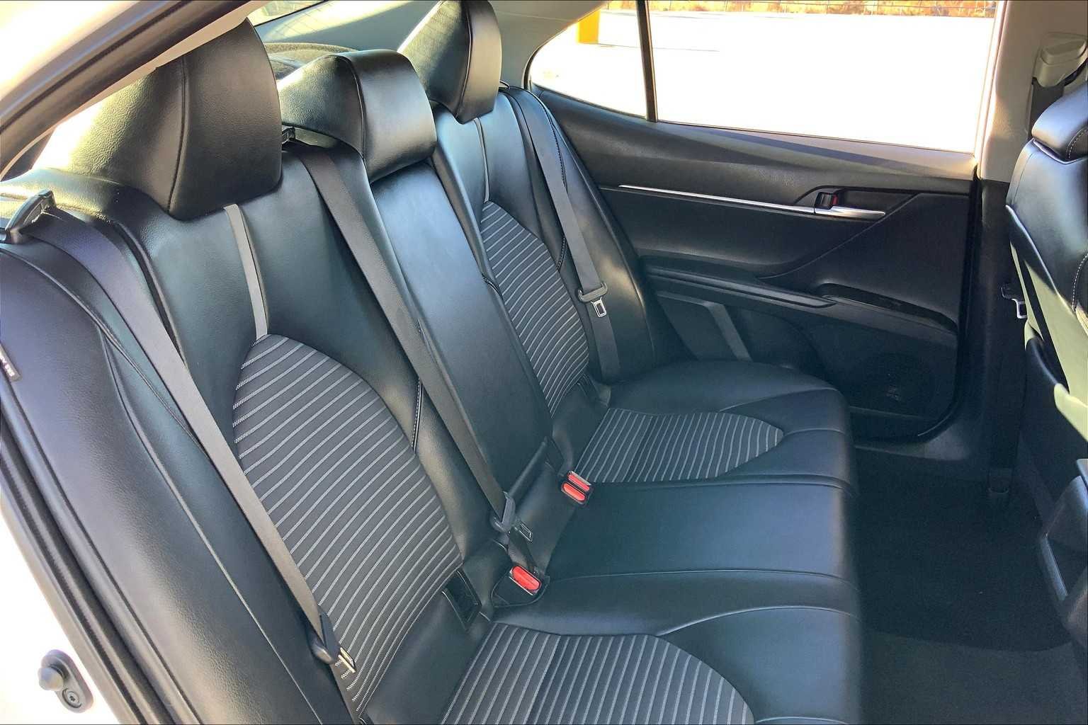 Used 2022 White Toyota SE image 19