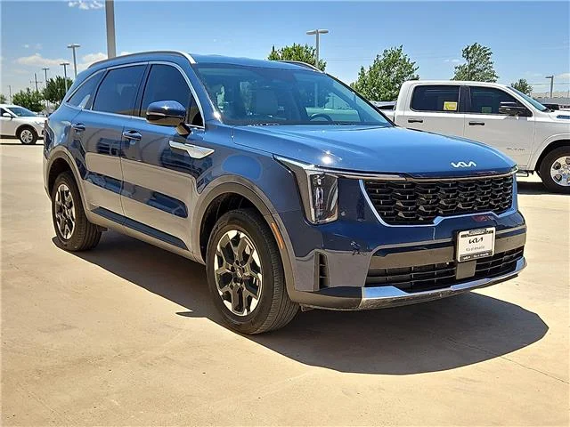 Used 2025 Midnight Lake B KIA S All-Wheel Drive image 4