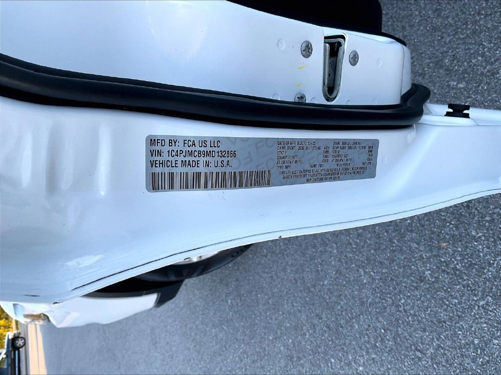 Used 2021 White Jeep Latitude image 32