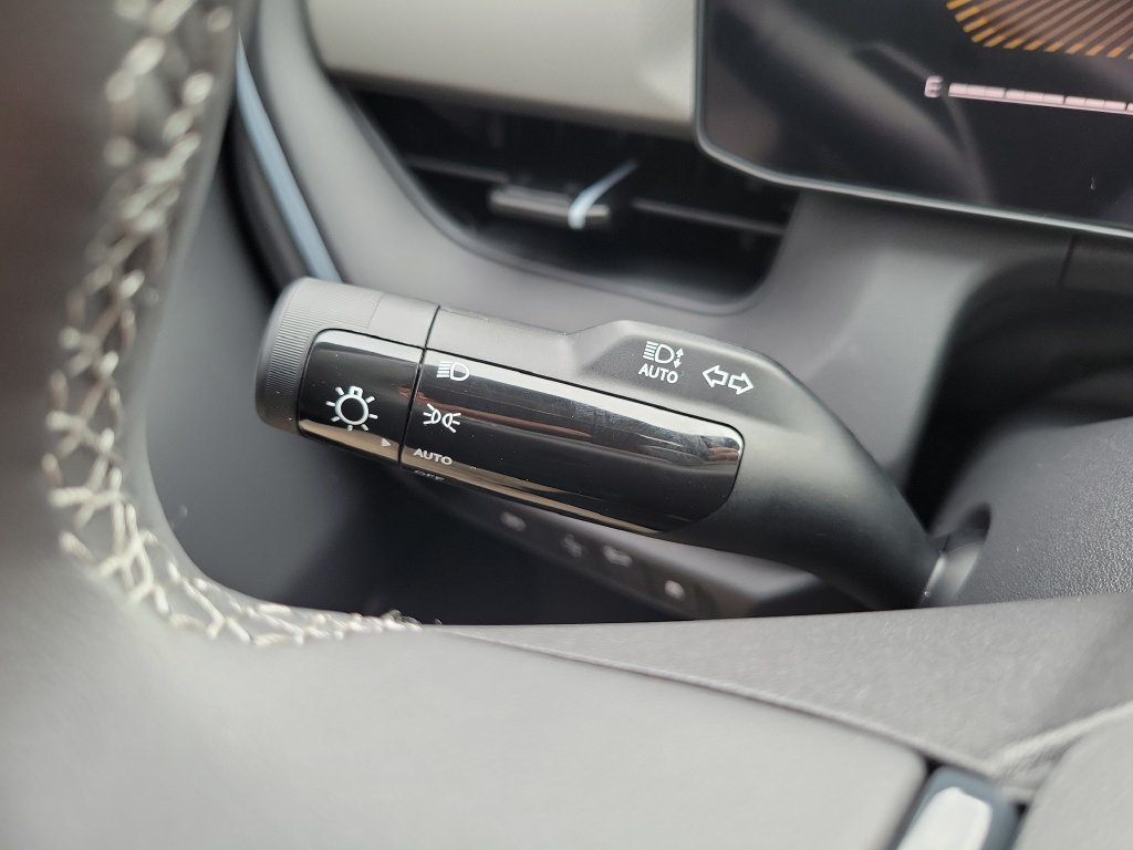New 2027 Pale Gray Kia S image 25