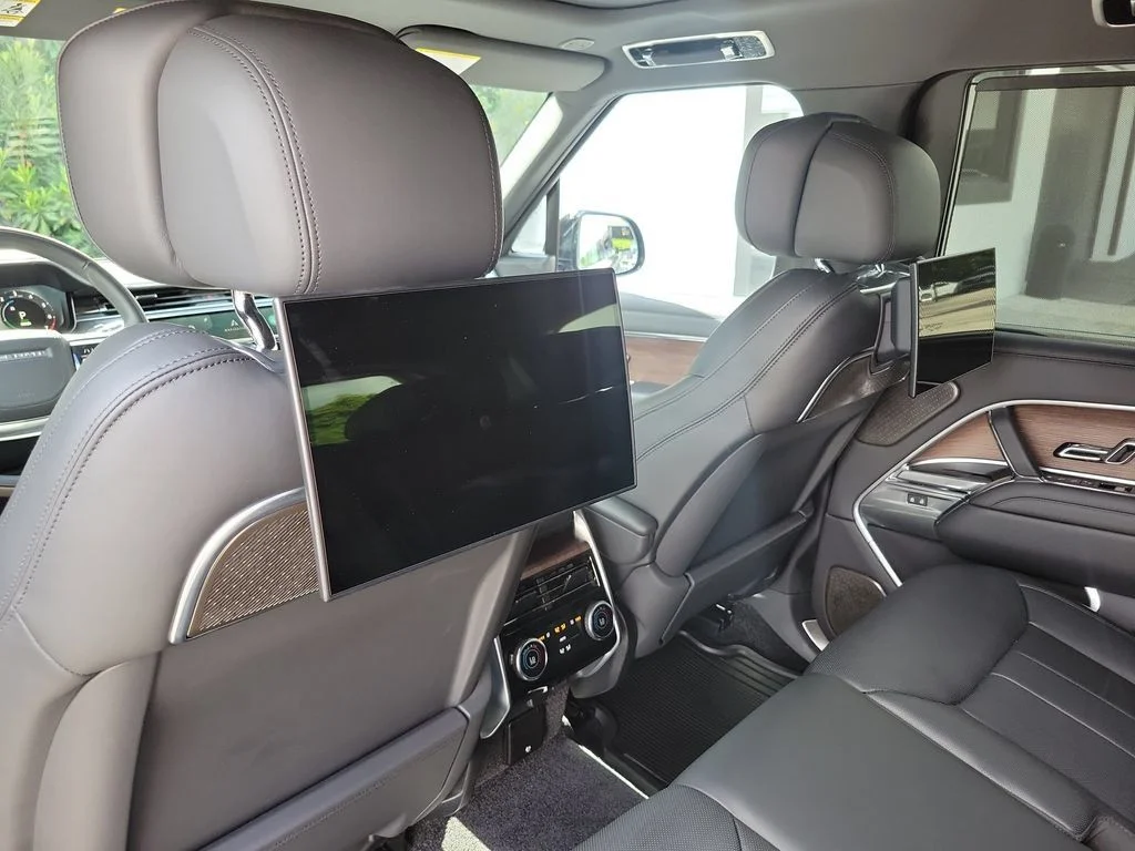 Used 2025 Belgravia Green Metallic Land Rover Autobiography image 11