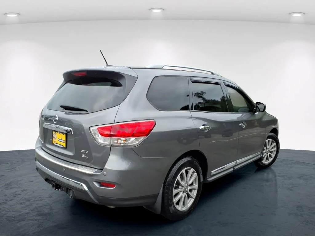 Used 2016 Gray Nissan SL image 6
