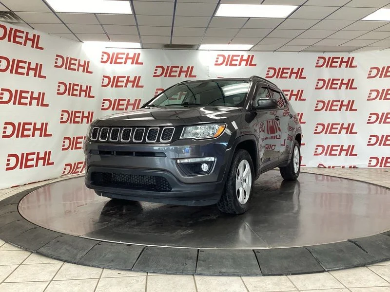 Used 2020 Gray Jeep Latitude image 3