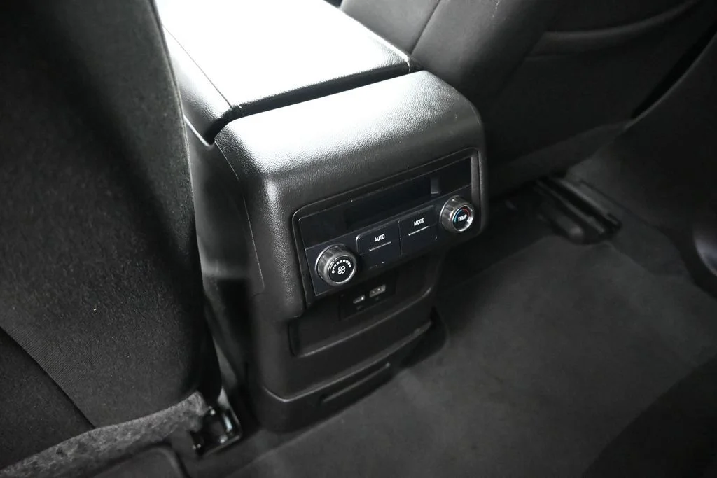 Used 2022 Black GMC SLE image 21