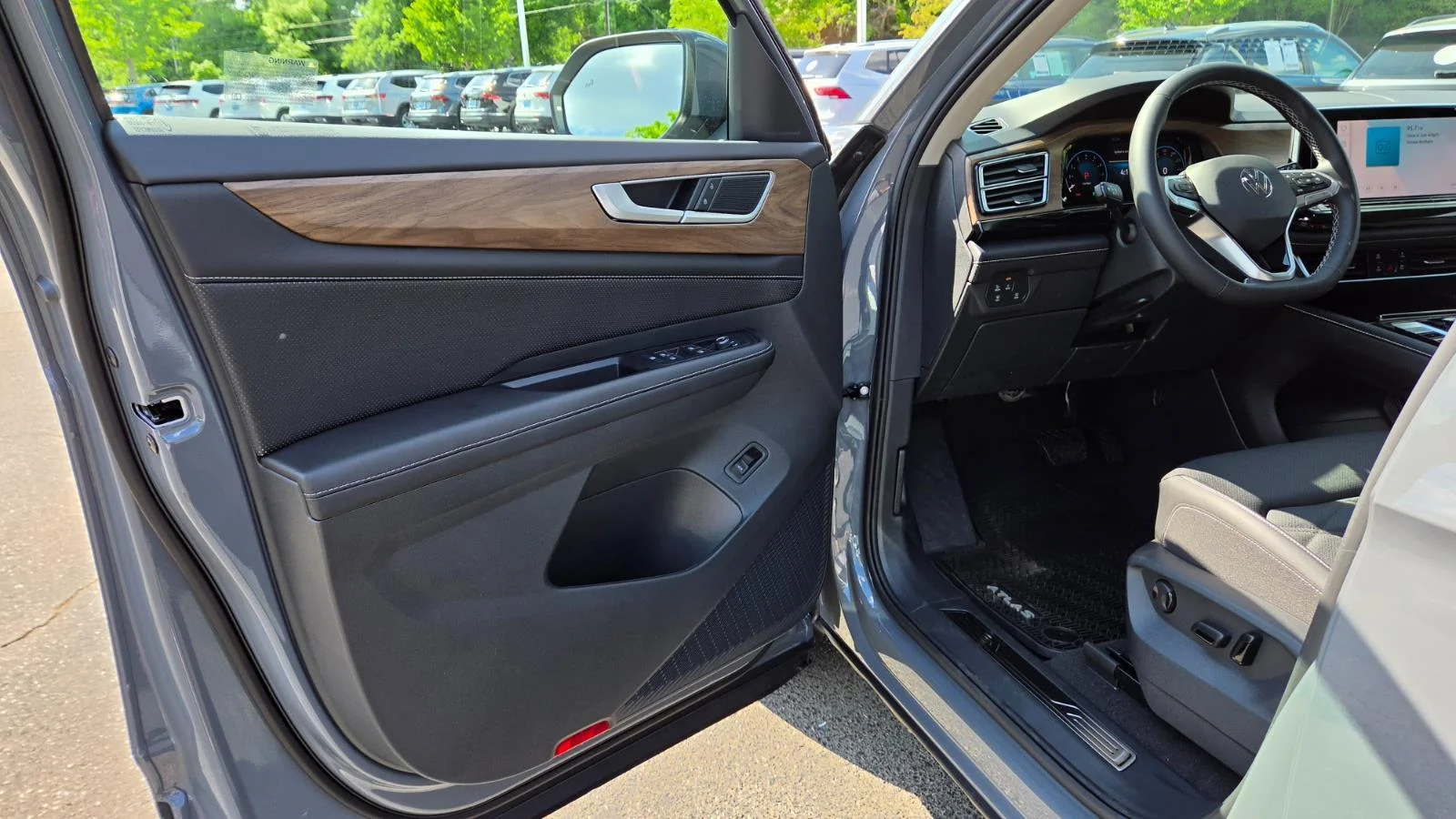 New 2026 Pure Gray Volkswagen 2.0T SE w/Technology image 19