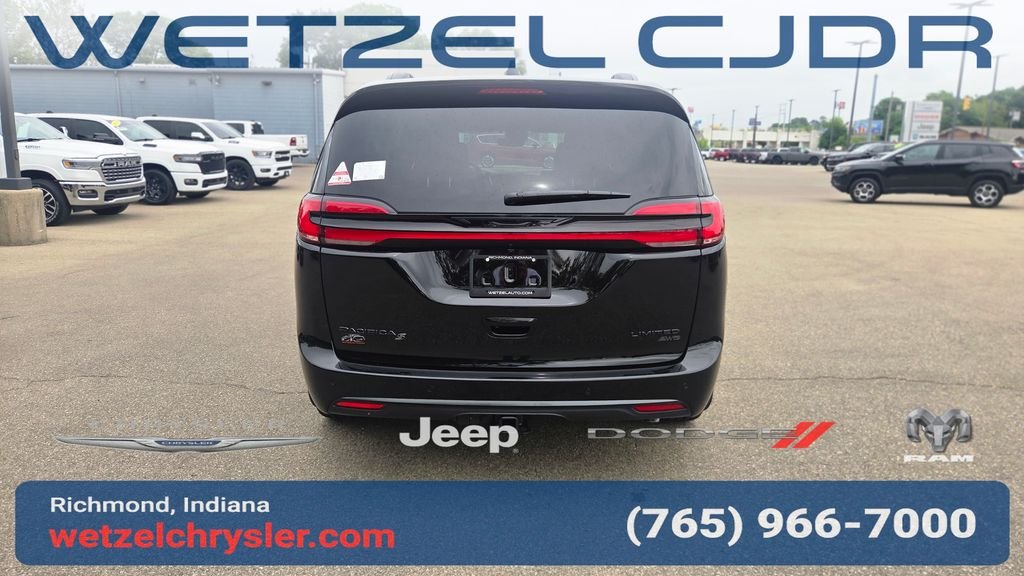 New 2027 Diamond Black Crystal Pearl-Coat Exterior Paint Chrysler Limited image 6