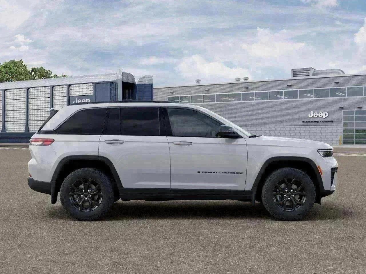 New 2026 Bright White Clearcoat Jeep Laredo image 21