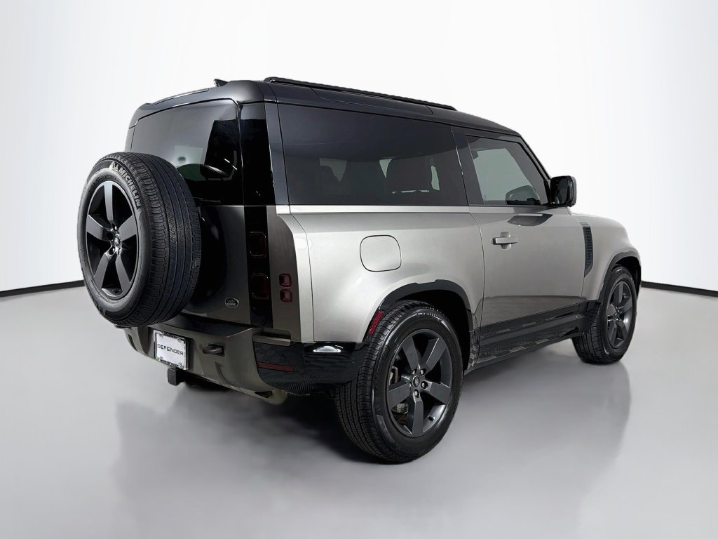 Used 2022 Gold Land Rover X-Dynamic S image 5