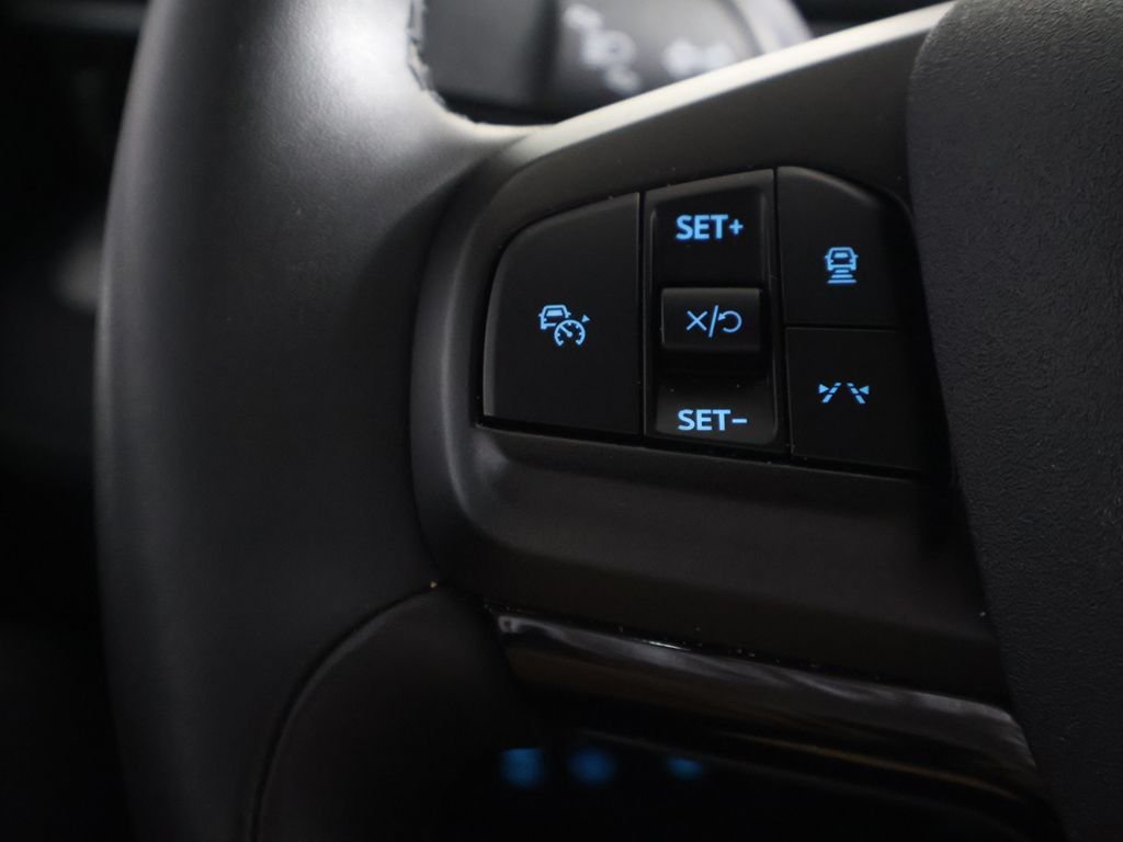 Used 2022 Gray Ford Select image 39