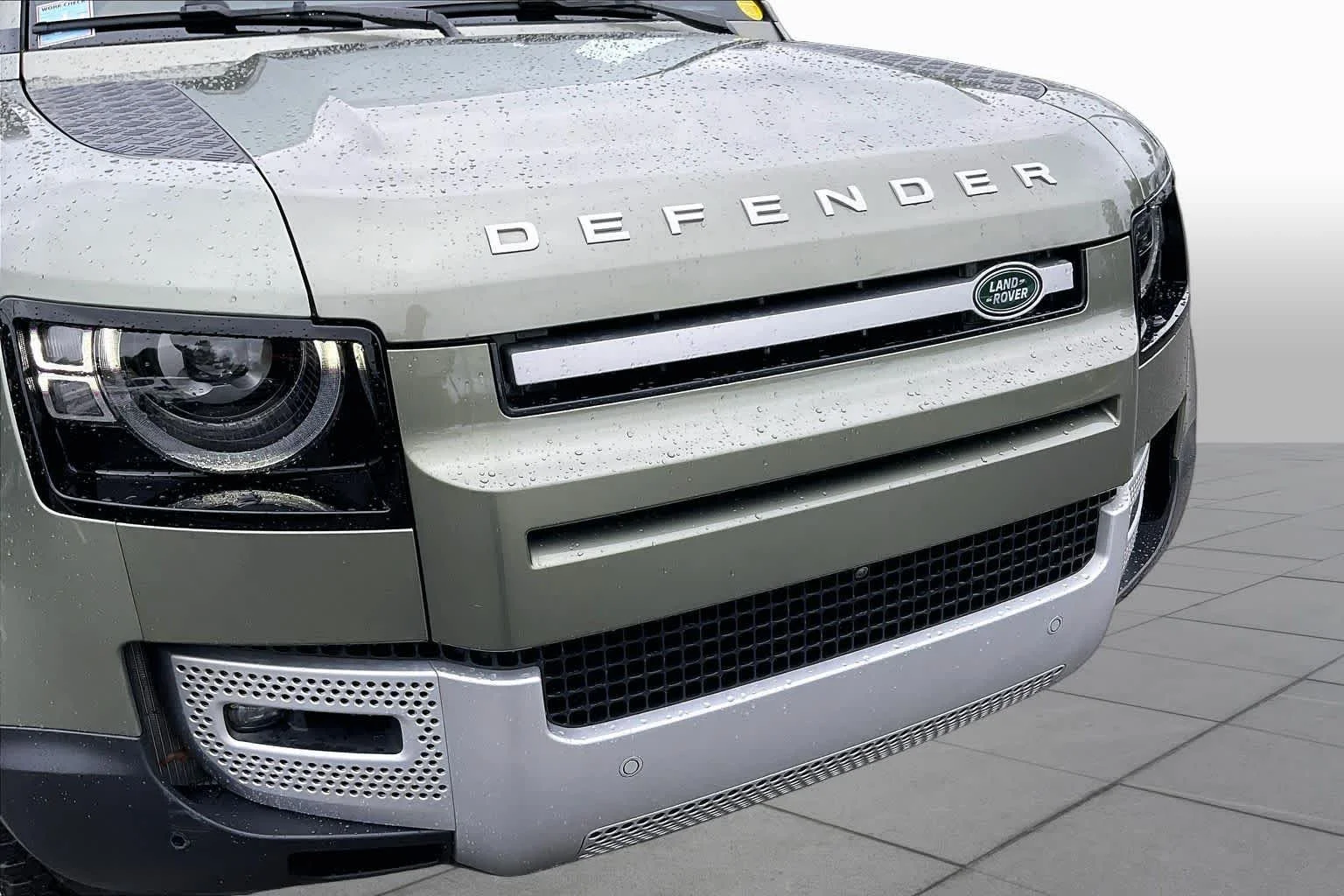 Used 2023 Pangea Green Metallic Land Rover SE image 31