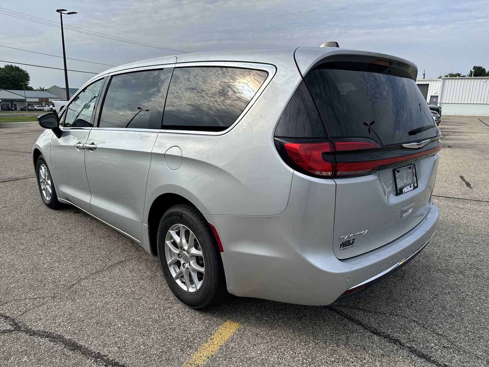 Used 2024 Silver Chrysler Touring L image 4