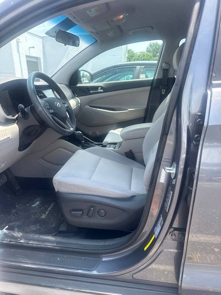 Used 2018 Gray Hyundai SEL image 4