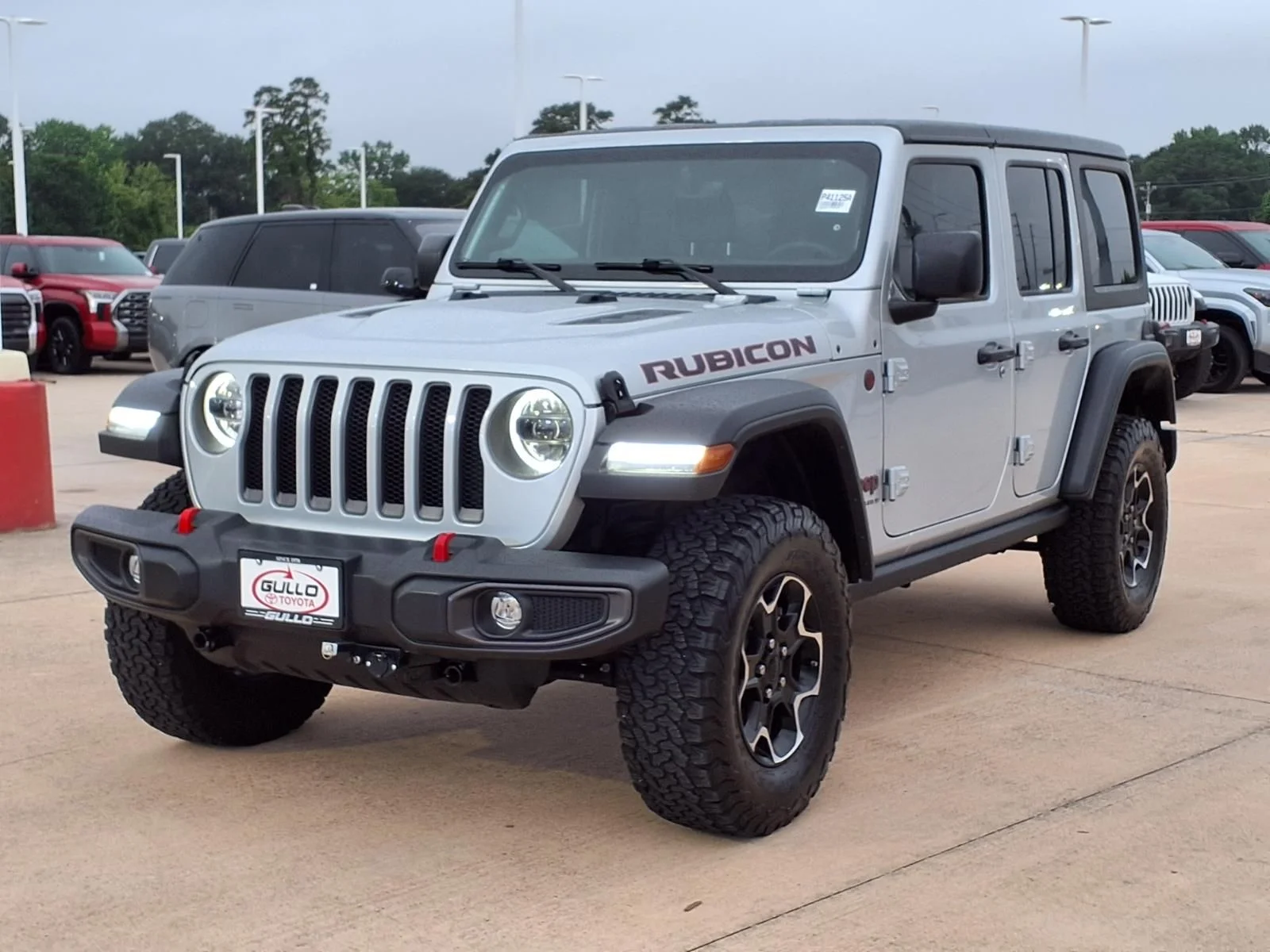 Used 2023 Silver Jeep Rubicon image 3