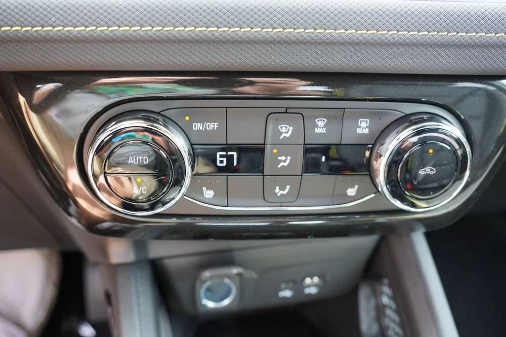 New 2026 Mosaic Black Metallic Chevrolet ACTIV image 15