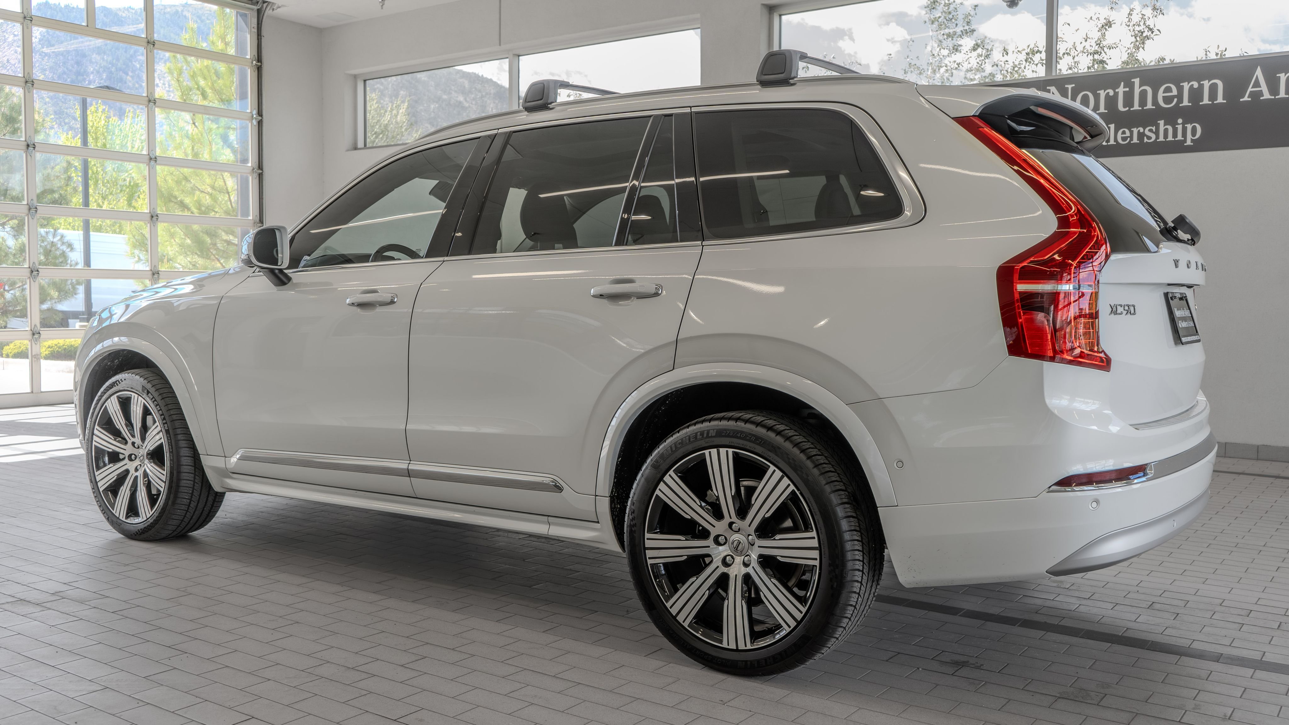 Used 2022 Crystal White Volvo T6 Inscription image 13