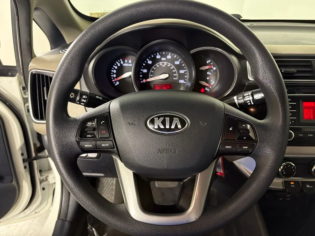 Used 2016 White Kia LX image 17