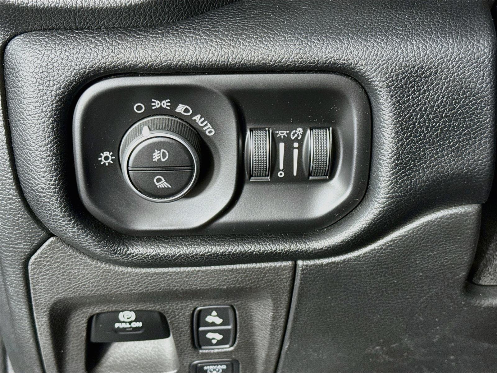Used 2021 Diamond Black Crystal Pearlcoat Ram Laramie image 10