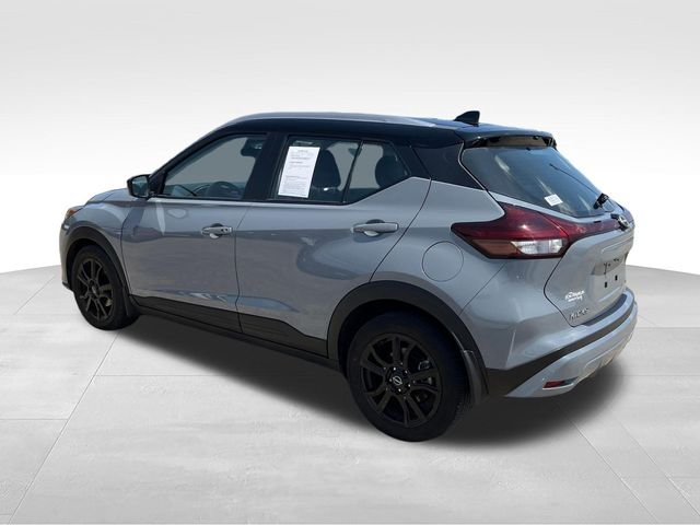 Used 2023 Gray Nissan SV image 3